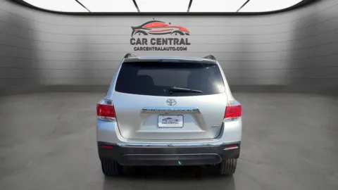 More photos of 2011 Toyota Highlander Limited at Car Central Milford, CT