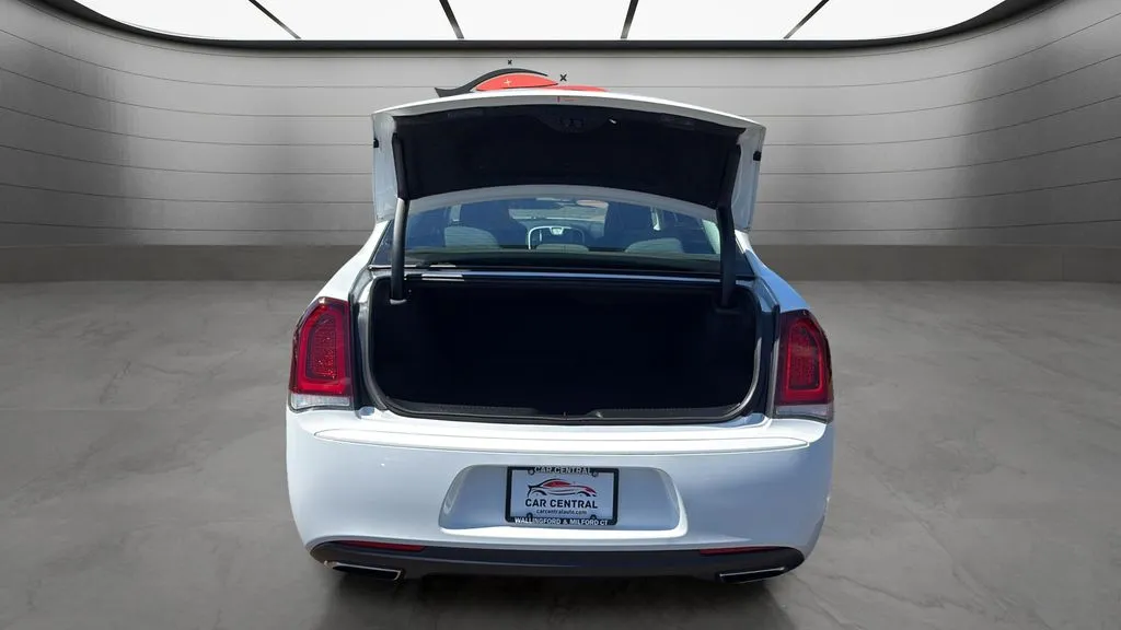 2023 Chrysler 300 Touring - Photo 27