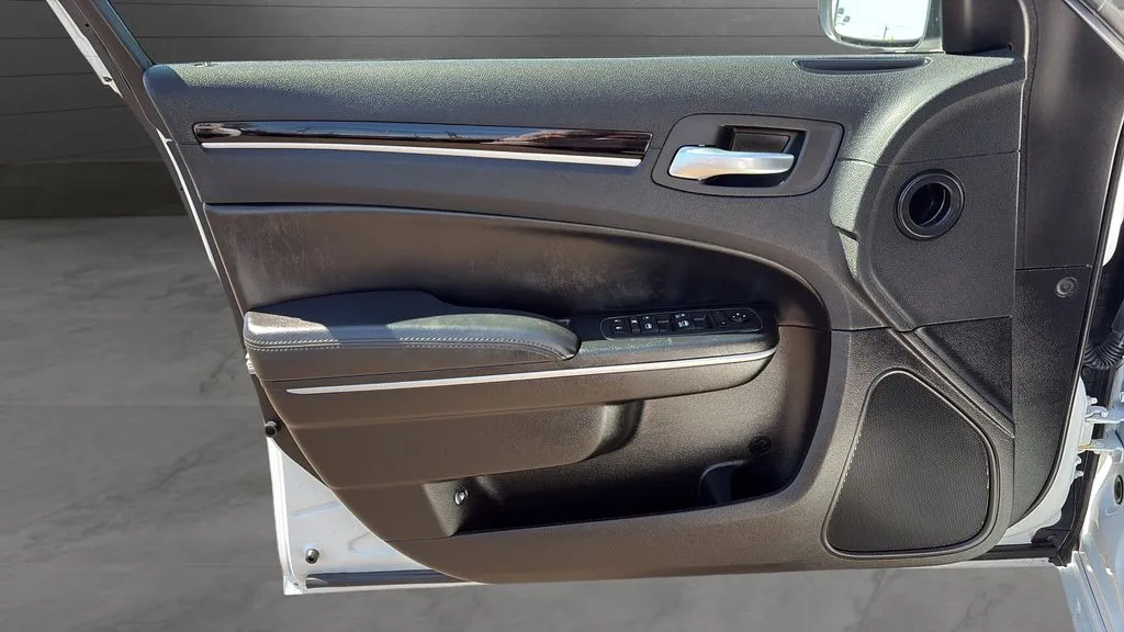 2023 Chrysler 300 Touring - Photo 26