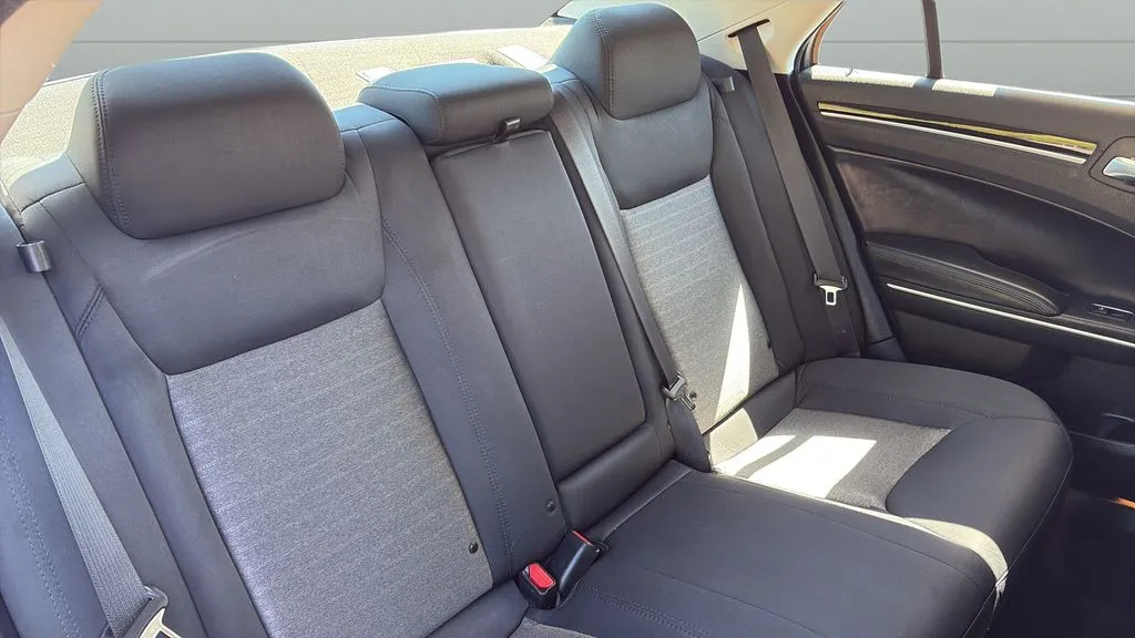 2023 Chrysler 300 Touring - Photo 20