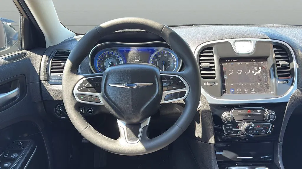 2023 Chrysler 300 Touring - Photo 12
