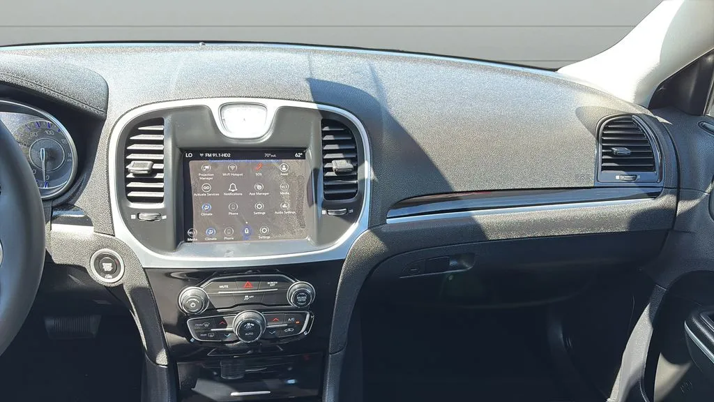 2023 Chrysler 300 Touring - Photo 14