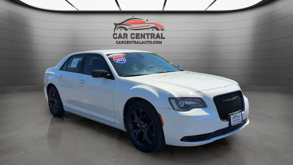 2023 Chrysler 300 Touring - Photo 7