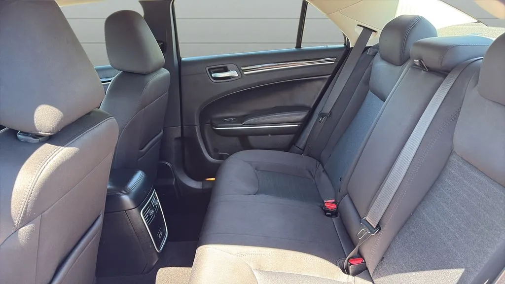 2023 Chrysler 300 Touring - Photo 18