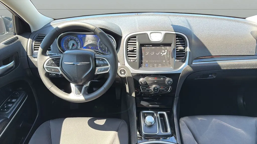 2023 Chrysler 300 Touring - Photo 11