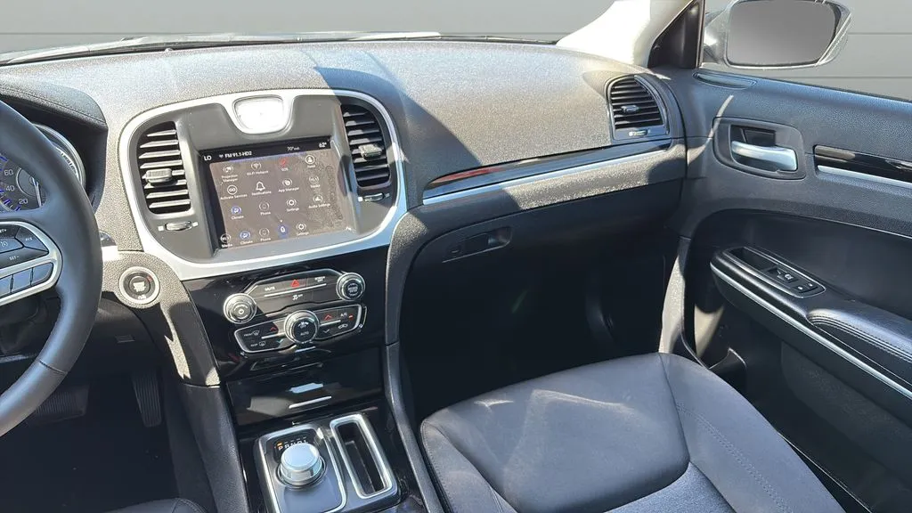 2023 Chrysler 300 Touring - Photo 15