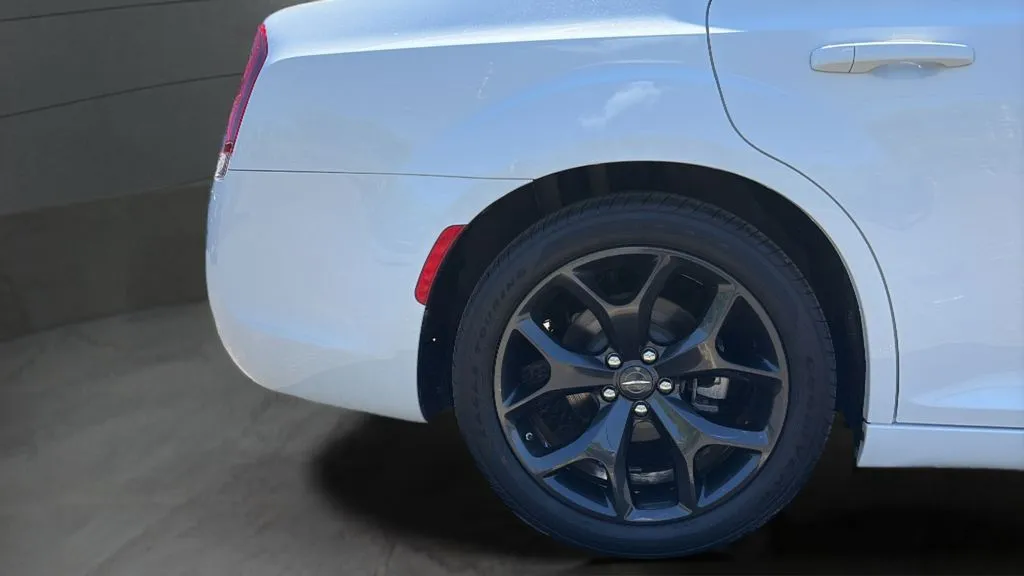 2023 Chrysler 300 Touring - Photo 29