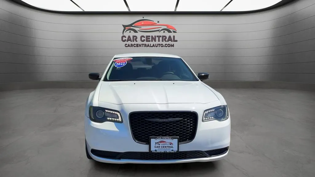 2023 Chrysler 300 Touring - Photo 8
