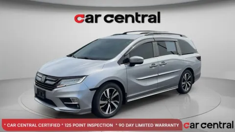 Silver 2018 Honda Odyssey Elite for sale in Milford, CT