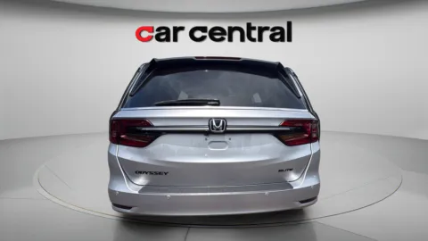 More photos of 2018 Honda Odyssey Elite at Car Central Milford, CT