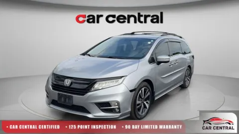 Silver 2018 Honda Odyssey Elite for sale in Milford, CT