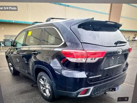 Photos of 2018 Toyota Highlander Limited Platinum for sale in Milford, CT at Car Central Milford