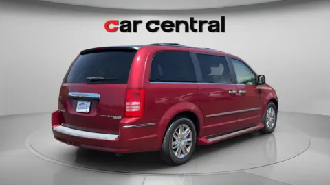 More photos of 2010 Chrysler Town & Country Limited at Car Central Milford, CT