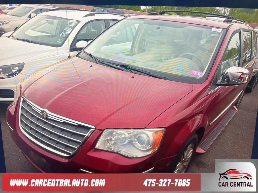 2010 Chrysler Town & Country Limited's photo