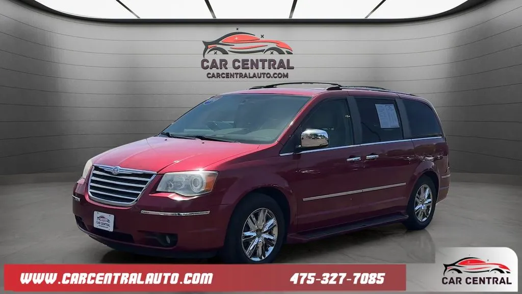 2010 Chrysler Town & Country Limited's photo