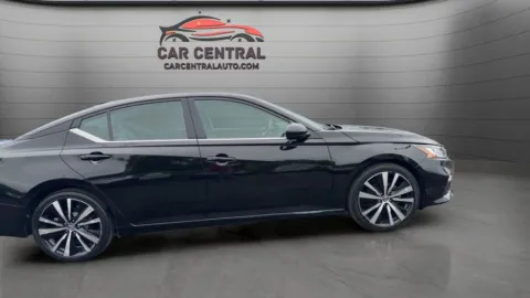 More photos of 2022 Nissan Altima 2.5 SR at Car Central Milford, CT