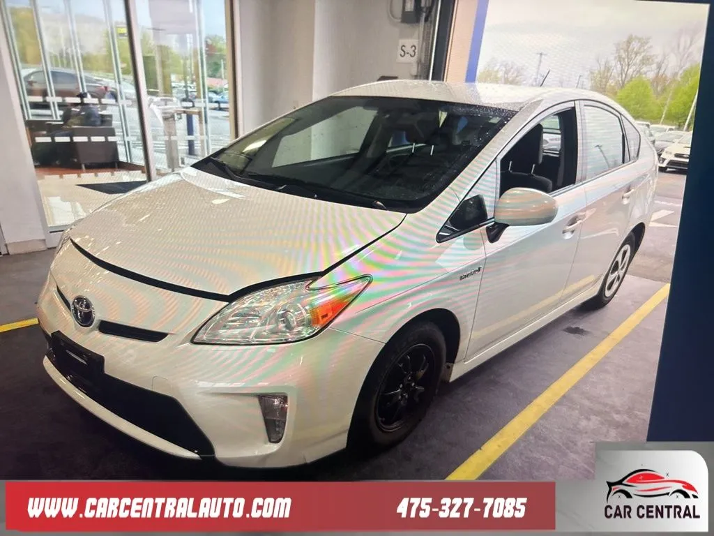 2013 Toyota Prius's photo