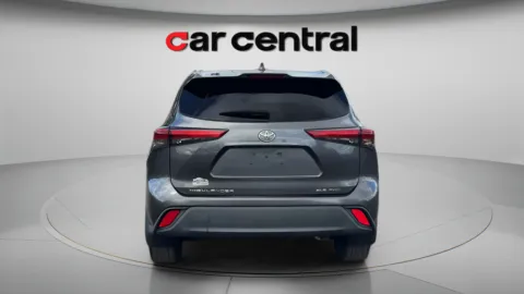 More photos of 2021 Toyota Highlander XLE at Car Central Milford, CT