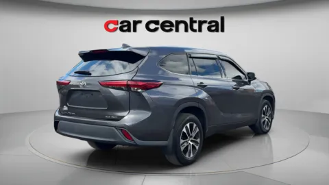More photos of 2021 Toyota Highlander XLE at Car Central Milford, CT