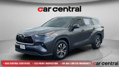 Gray 2021 Toyota Highlander XLE for sale in Milford, CT