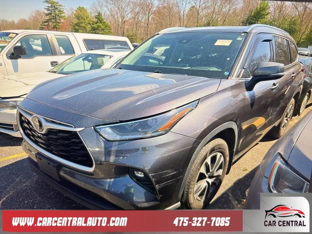 Gray 2021 Toyota Highlander XLE for sale in Milford, CT
