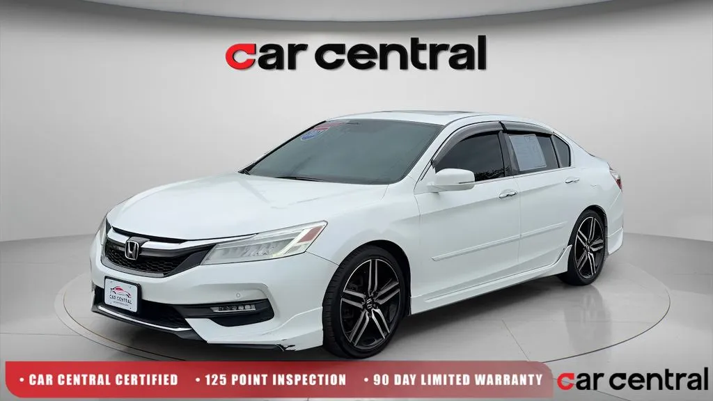 2017 Honda Accord Touring Auto's photo