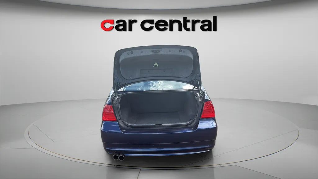 More photos of 2011 BMW 3 Series 328i xDrive at Car Central Milford, CT