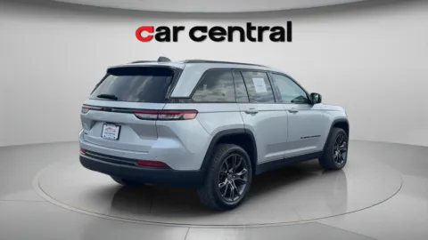 More photos of 2023 Jeep Grand Cherokee Altitude X at Car Central Milford, CT