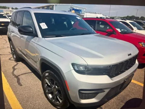 More photos of 2023 Jeep Grand Cherokee Altitude X at Car Central Milford, CT
