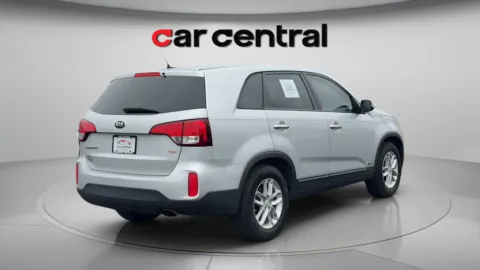 More photos of 2015 Kia Sorento LX at Car Central Milford, CT
