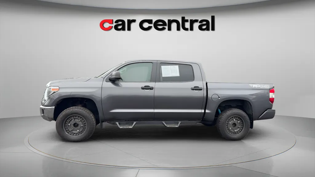 2018 Toyota Tundra SR5 - Photo 2