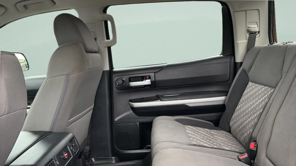 2018 Toyota Tundra SR5 - Photo 16