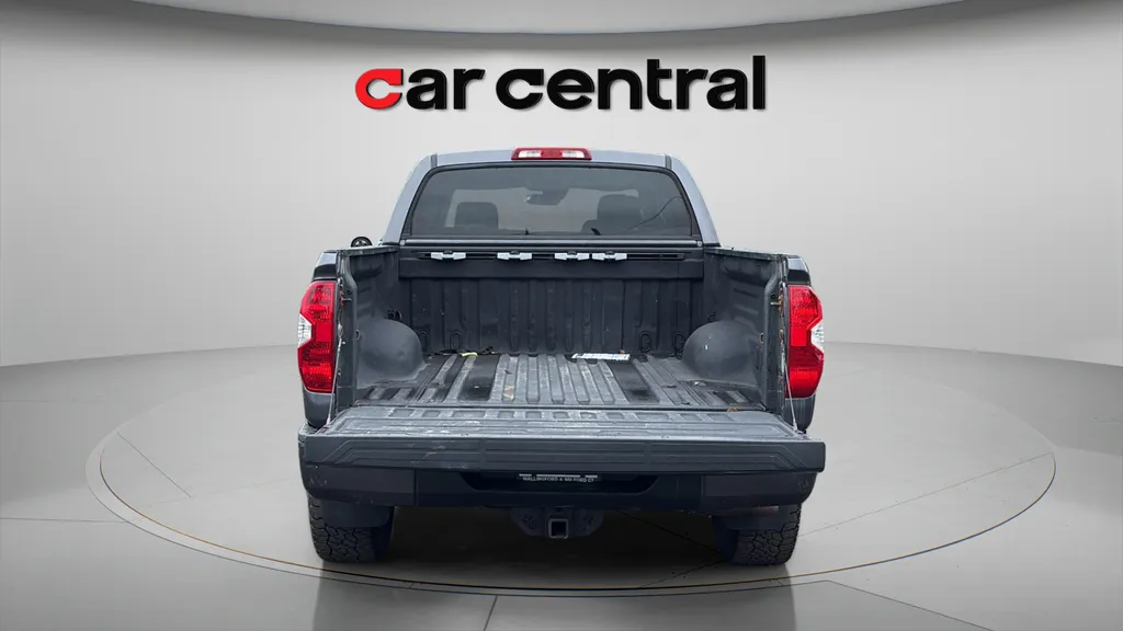 2018 Toyota Tundra SR5 - Photo 9