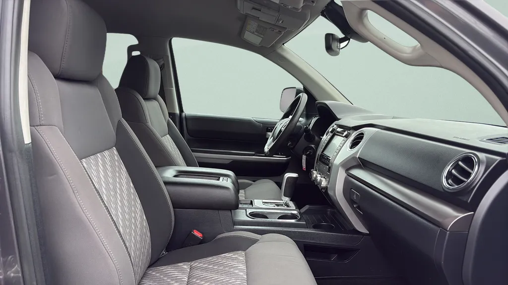 2018 Toyota Tundra SR5 - Photo 17