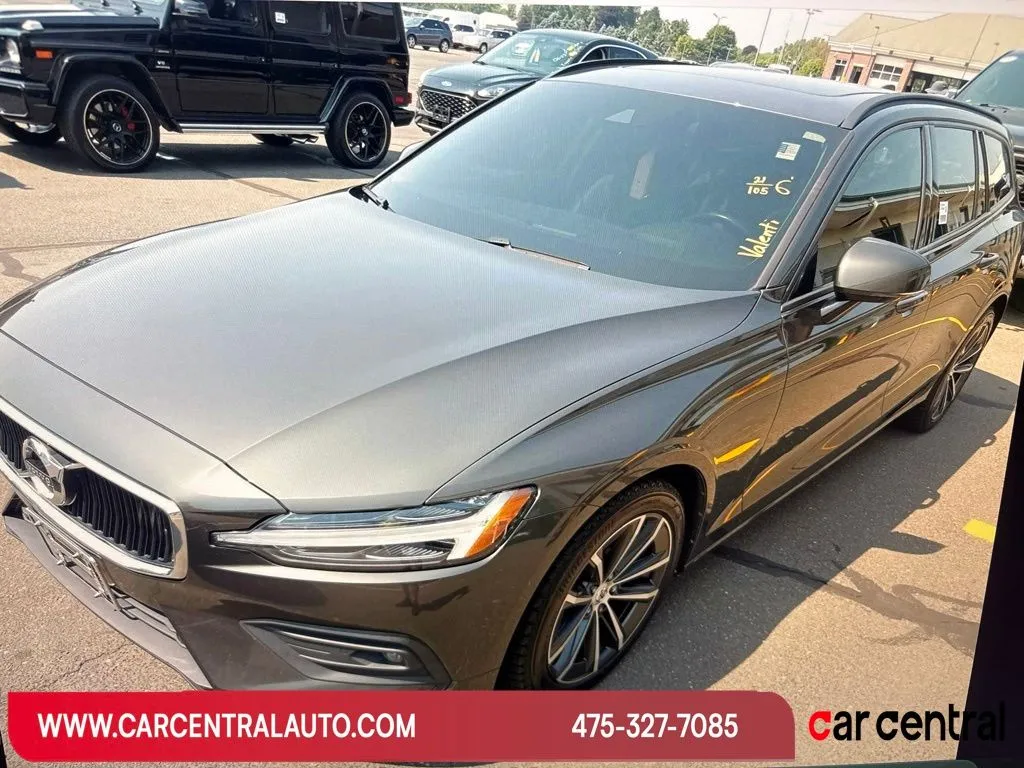 2021 Volvo V60 T5 Momentum's photo