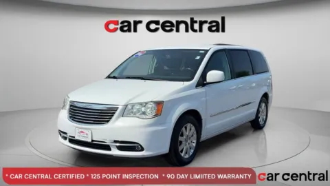 White 2016 Chrysler Town & Country Touring for sale in Milford, CT