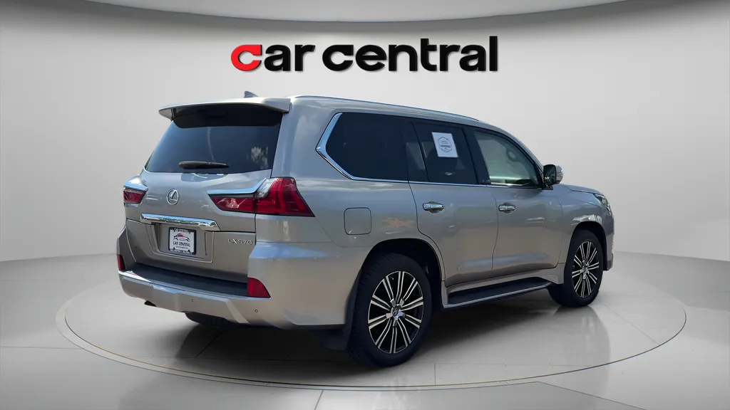 More photos of 2018 Lexus LX 570 at Car Central Milford, CT