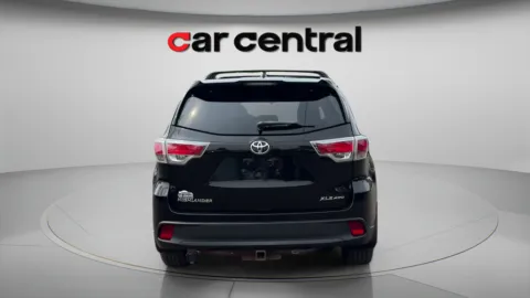 More photos of 2015 Toyota Highlander XLE V6 at Car Central Milford, CT