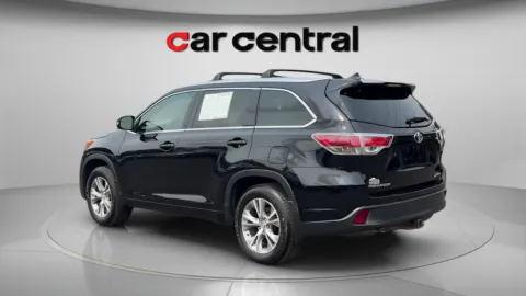 Another view of 2015 Toyota Highlander XLE V6 for sale in Milford, CT at Car Central Milford