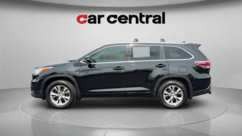 Photos of 2015 Toyota Highlander XLE V6 for sale in Milford, CT at Car Central Milford