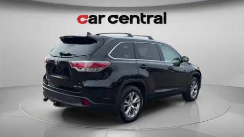More photos of 2015 Toyota Highlander XLE V6 at Car Central Milford, CT