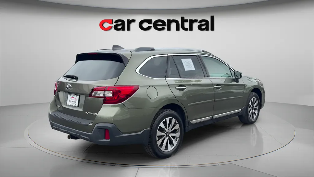 More photos of 2018 Subaru Outback 2.5i at Car Central Milford, CT
