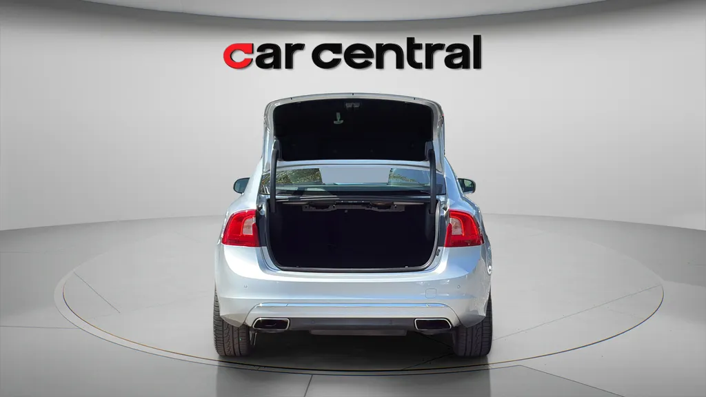 More photos of 2017 Volvo S60 Inscription T5 Platinum at Car Central Milford, CT