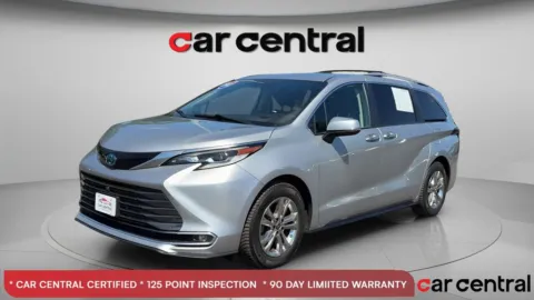 Silver 2022 Toyota Sienna Platinum for sale in Milford, CT
