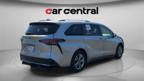 More photos of 2022 Toyota Sienna Platinum at Car Central Milford, CT