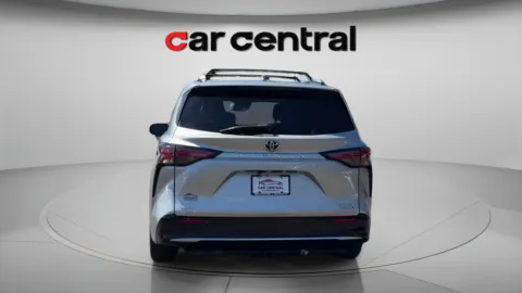 More photos of 2022 Toyota Sienna Platinum at Car Central Milford, CT