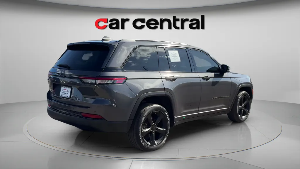 More photos of 2023 Jeep Grand Cherokee Altitude X at Car Central Milford, CT