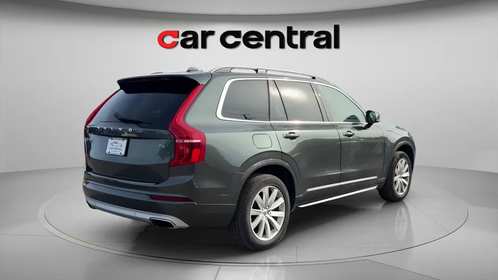More photos of 2018 Volvo XC90 T6 Momentum at Car Central Milford, CT