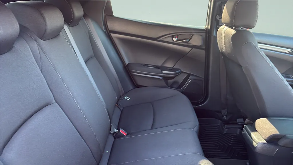 2018 Honda Civic Hatchback Sport - Photo 21
