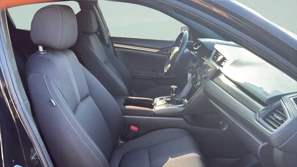 2018 Honda Civic Hatchback Sport - Photo 20